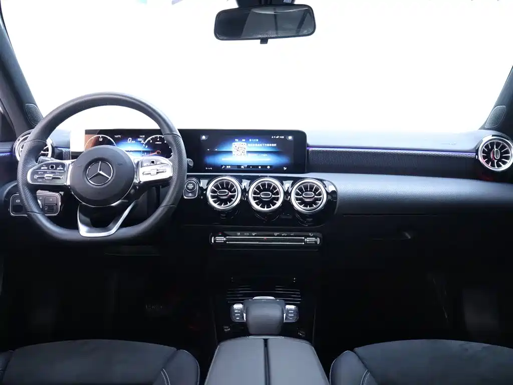 Mercedes-Benz A-Class 2023 — фото 13