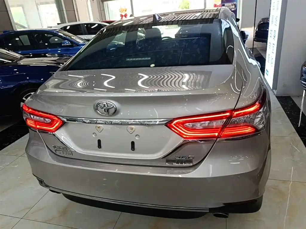 Toyota Camry 2018 — фото 6