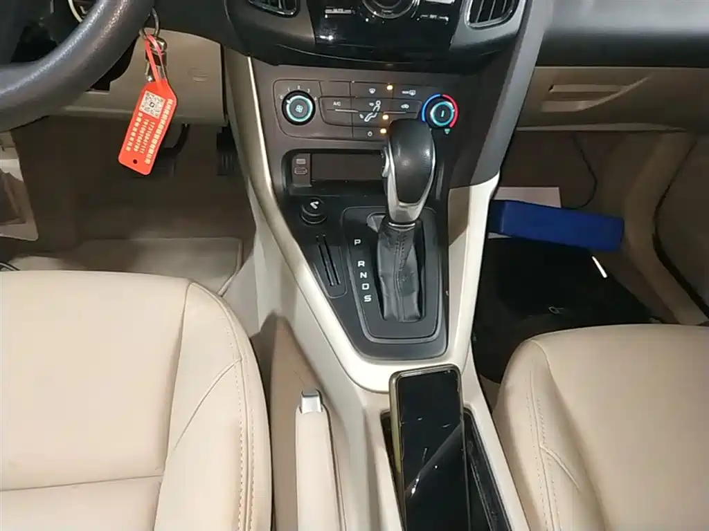 Ford Focus 2015 — фото 14