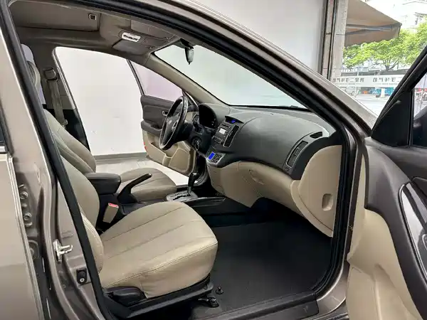 Hyundai Yuedong 2011