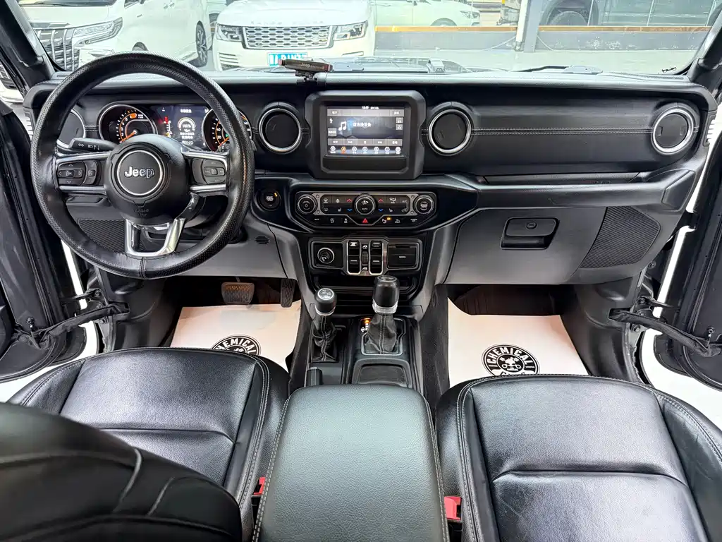 Jeep Wrangler 2021 — фото 10