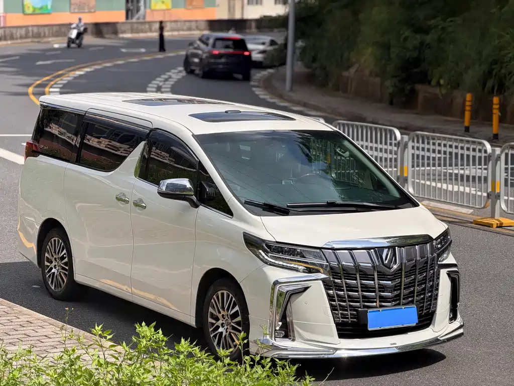 Toyota Alphard 2018 — фото 3