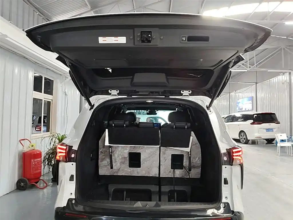 Toyota Sienna 2023 — фото 19