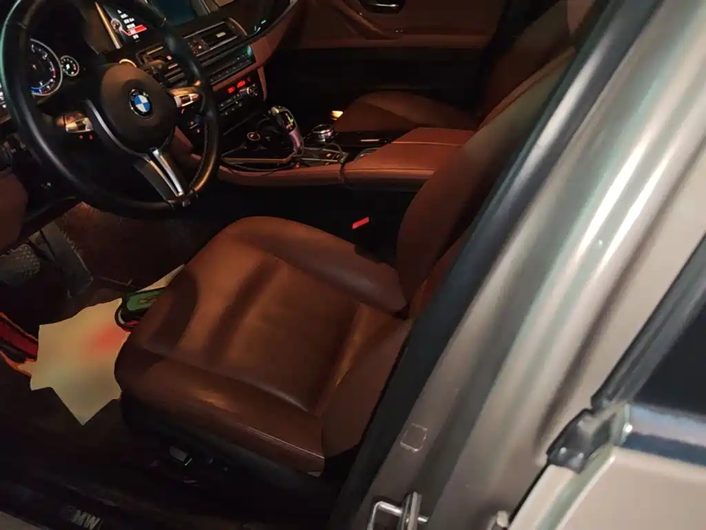 BMW 5 Series 2016 — фото 15