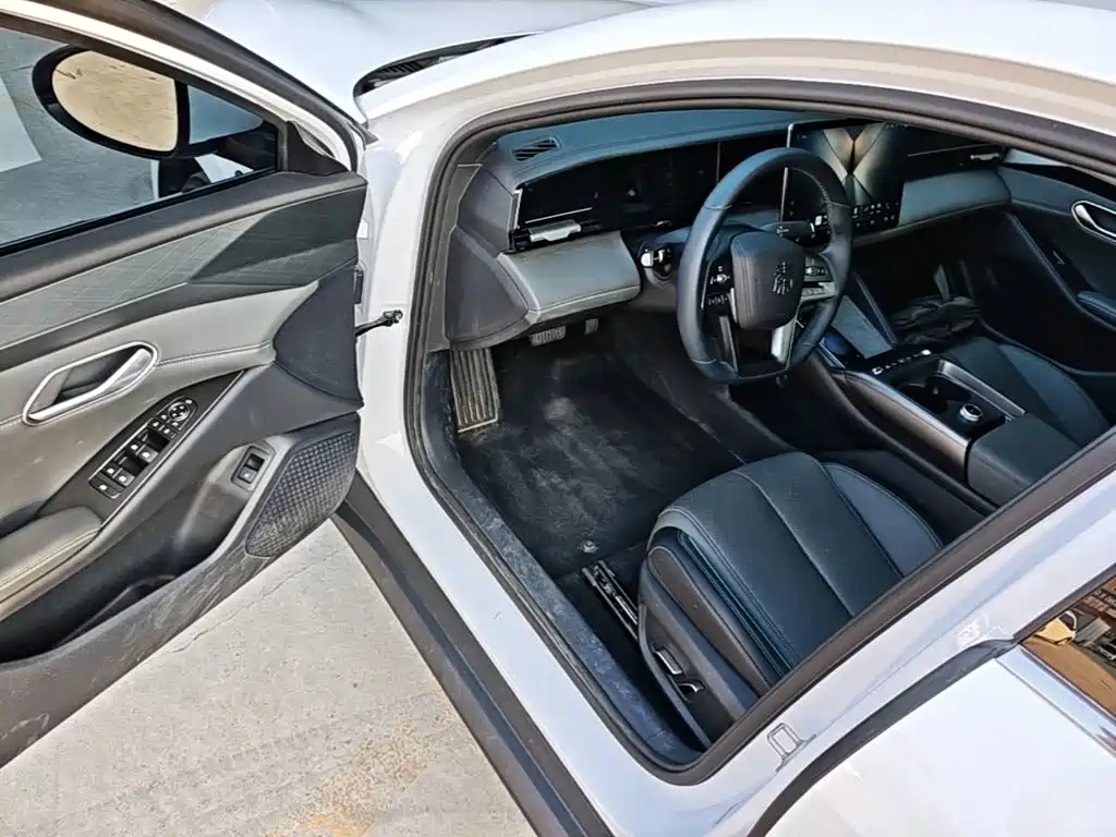BYD Qin L 2025 — фото 16