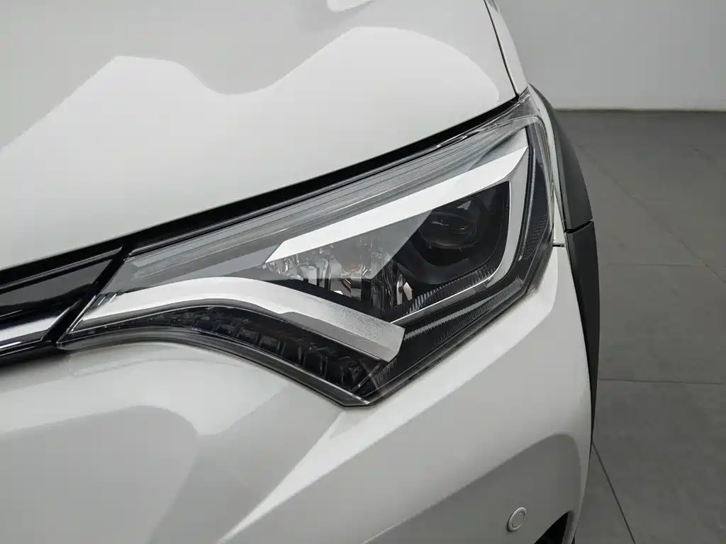 Toyota RAV4 2019 — фото 7