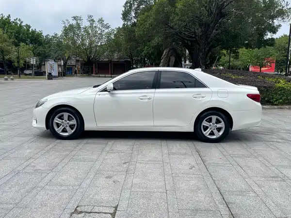 Toyota Reiz 2015