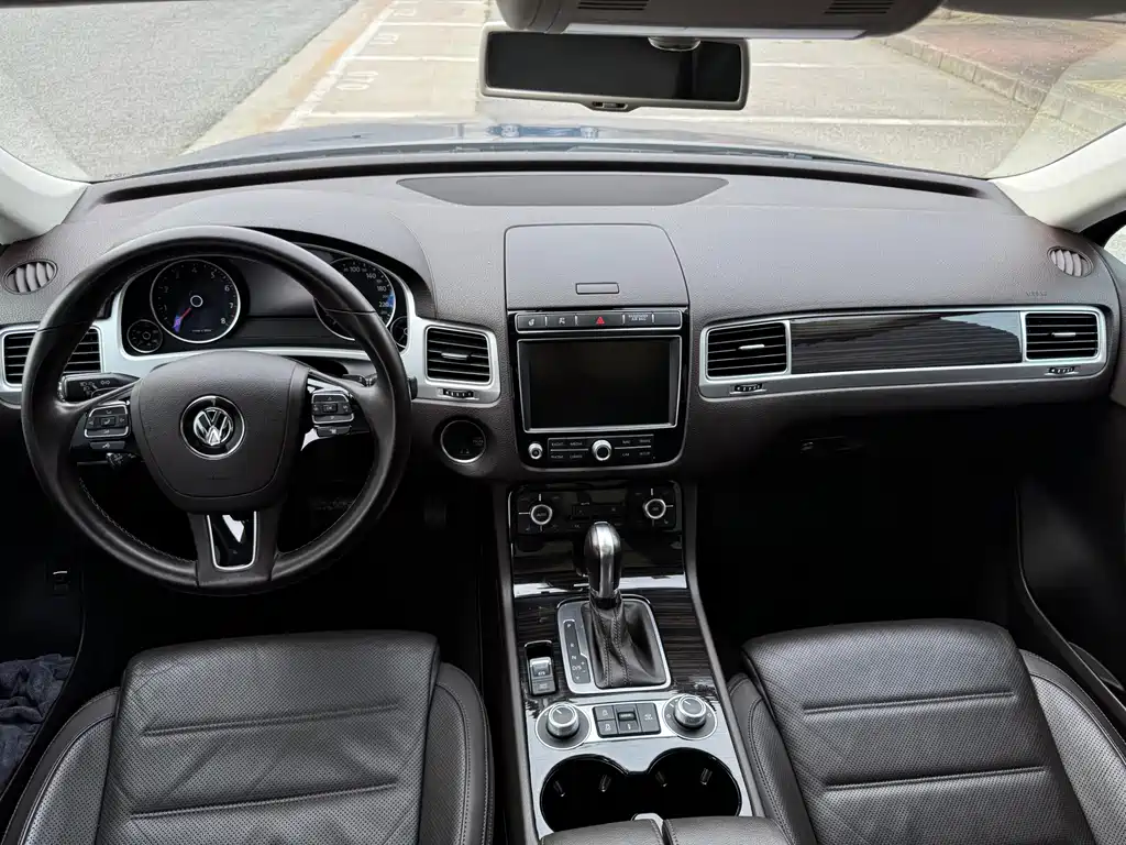 Volkswagen Touareg 2016 — фото 18