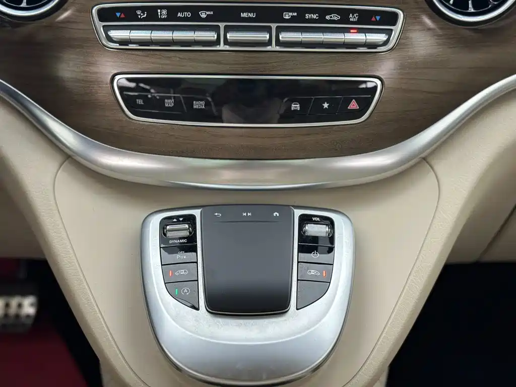 Mercedes-Benz V-Class 2023 — фото 19