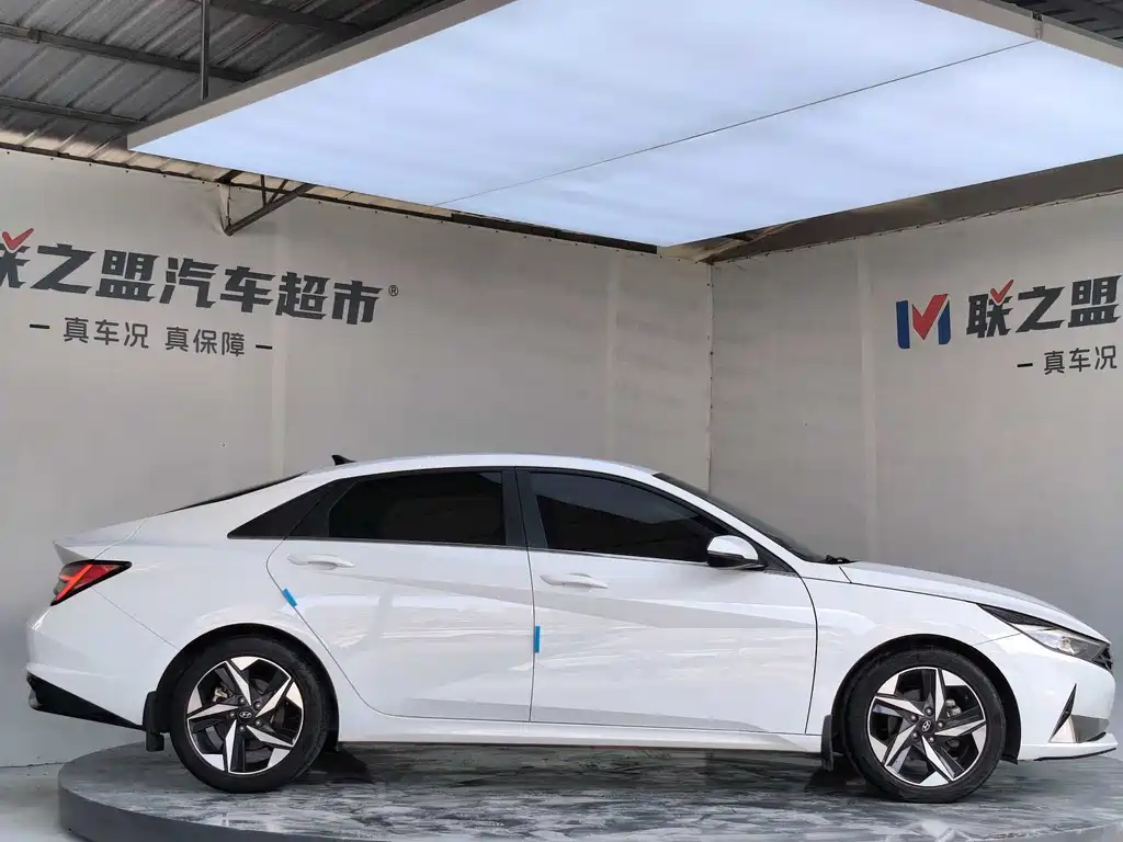 Hyundai Elantra 2022
