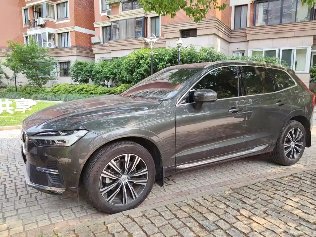Volvo XC60 2021 — фото 1