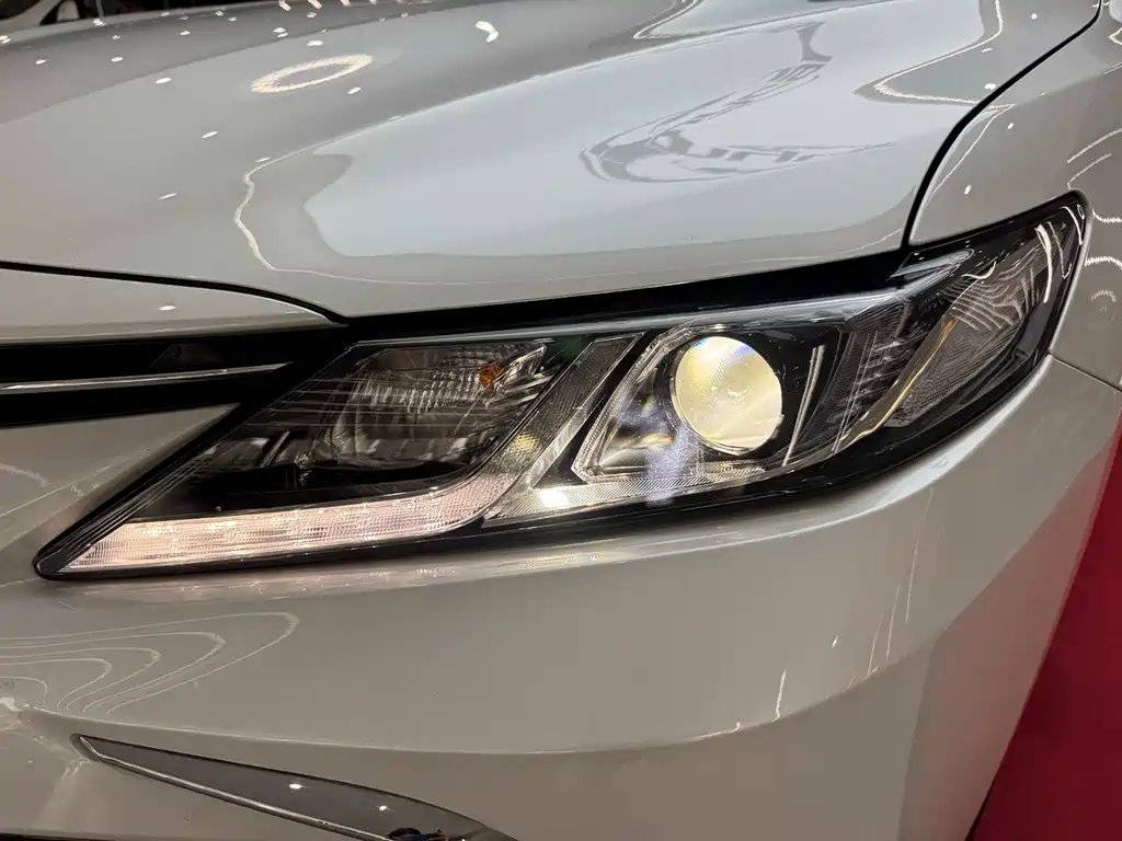 Toyota Camry 2024 — фото 32