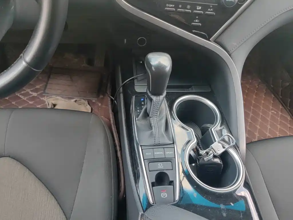 Toyota Camry 2018 — фото 14