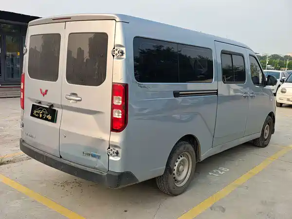 Wuling Yangguang 2024