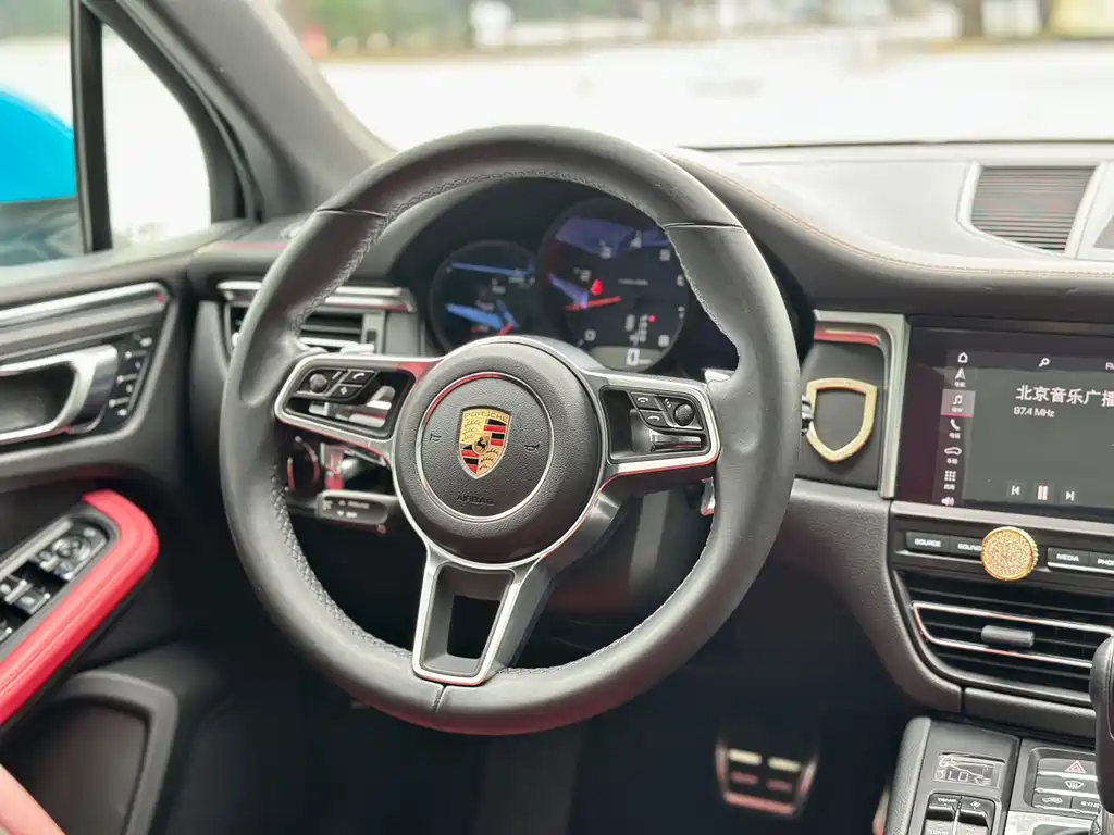 Porsche Macan 2019 — фото 33