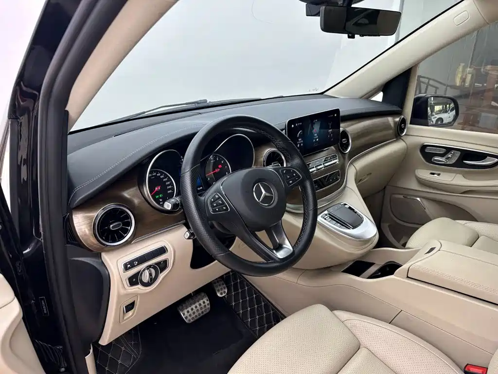Mercedes-Benz V-Class 2023 — фото 9