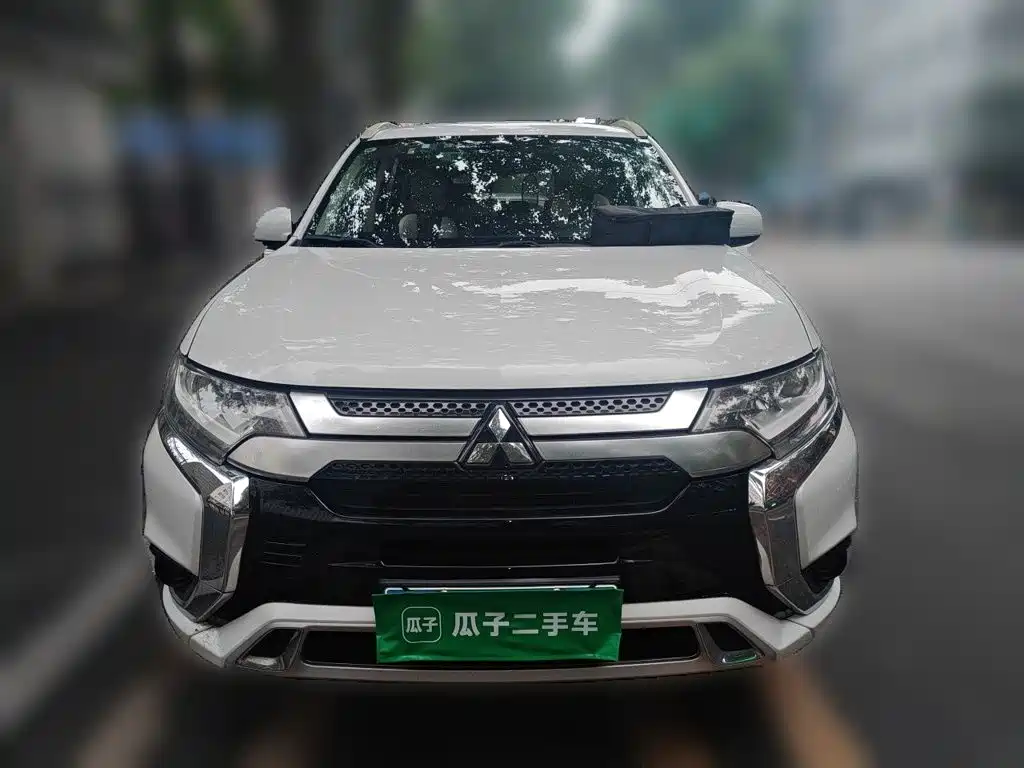 Mitsubishi Outlander 2022 — фото 24