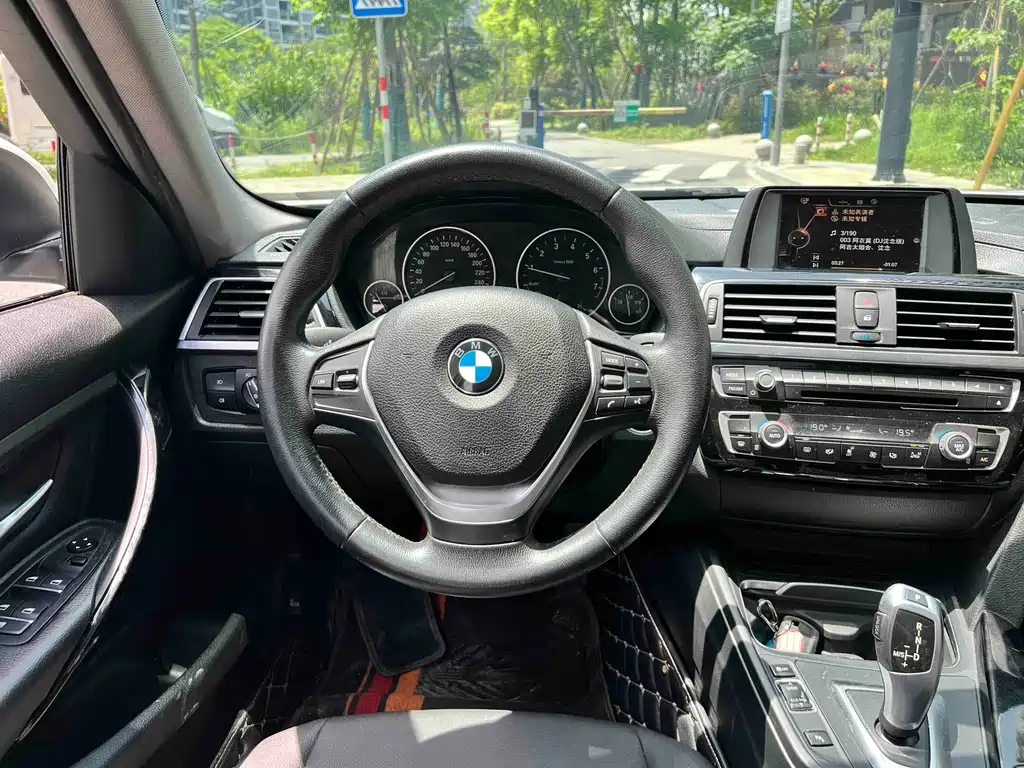 BMW 3 Series 2017 — фото 10
