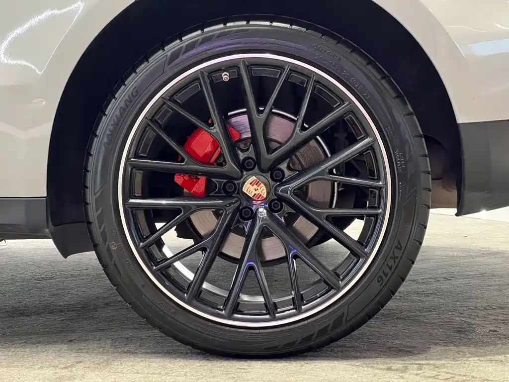 Porsche Macan 2020 — фото 15