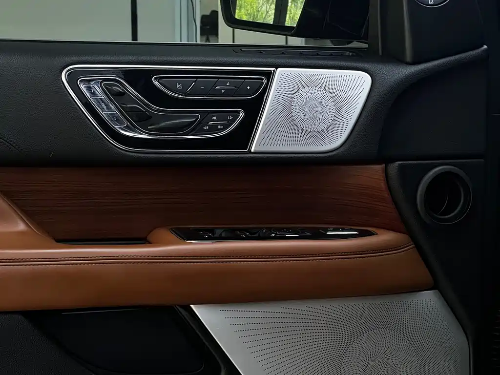 Lincoln Navigator 2019 — фото 15