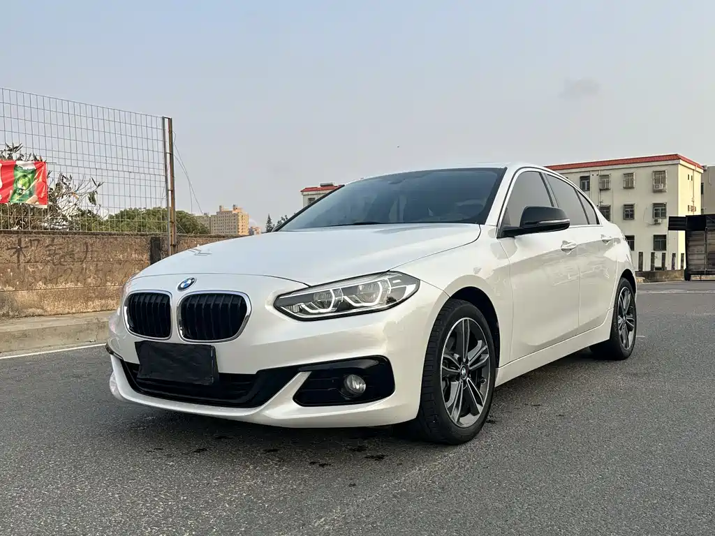 BMW 1 Series 2019 — фото 1