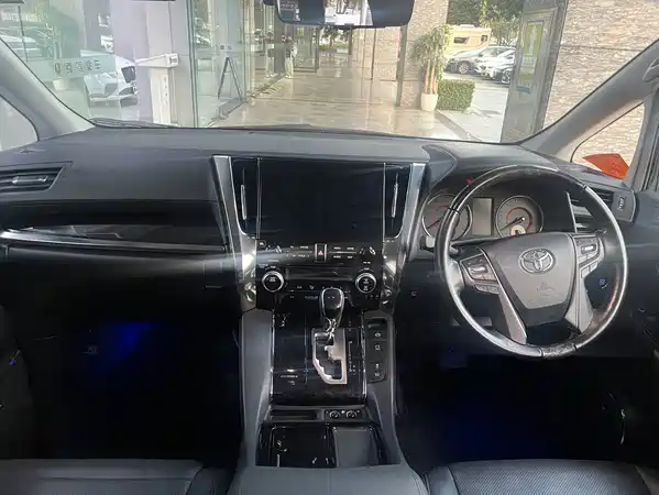 Toyota Alphard 2020
