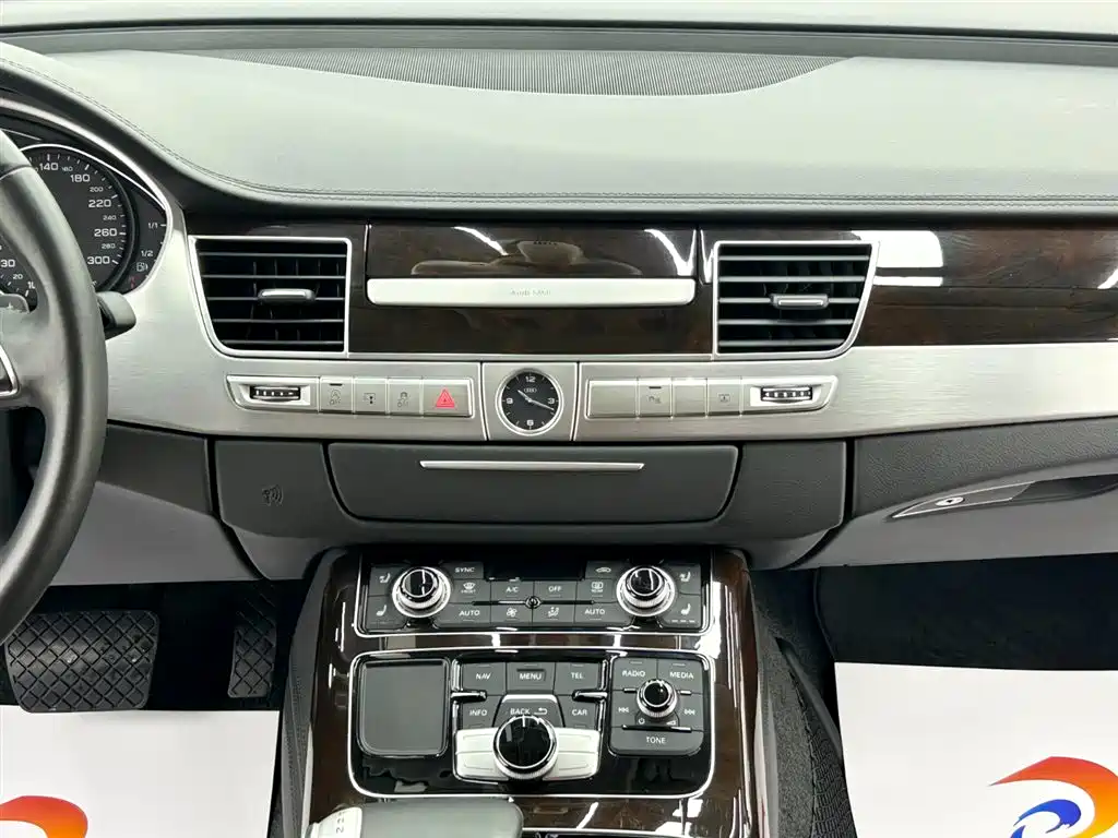 Audi A8 2015 — фото 20