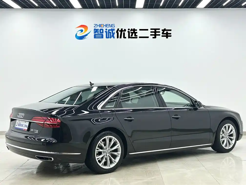 Audi A8 2015 — фото 25