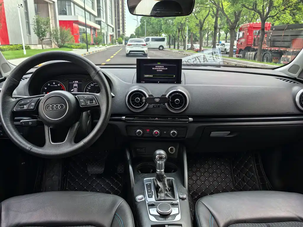 Audi A3 2021 — фото 9