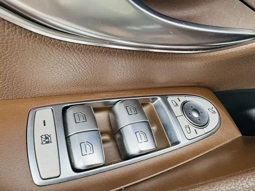 Mercedes-Benz E-Class 2017 — фото 18