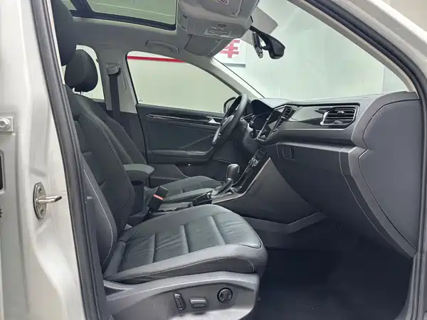 Volkswagen T-Roc 2023