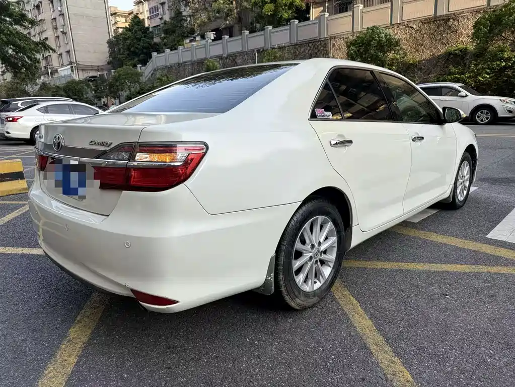 Toyota Camry 2017 — фото 2
