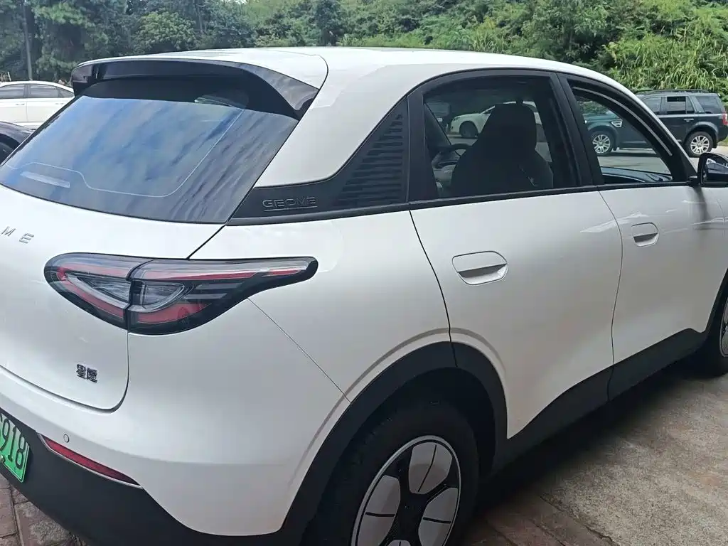 Geely Galaxy Starwish 2025 — фото 3