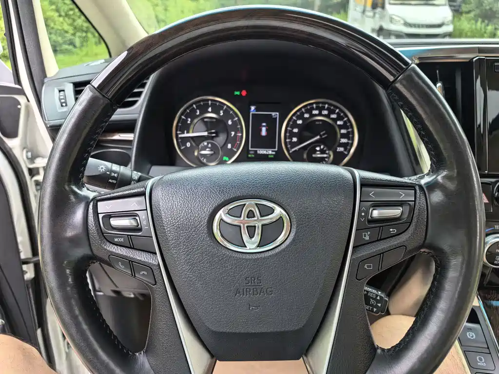 Toyota Alphard 2018 — фото 5