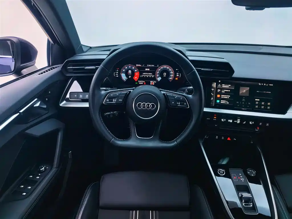 Audi A3 2023 — фото 19