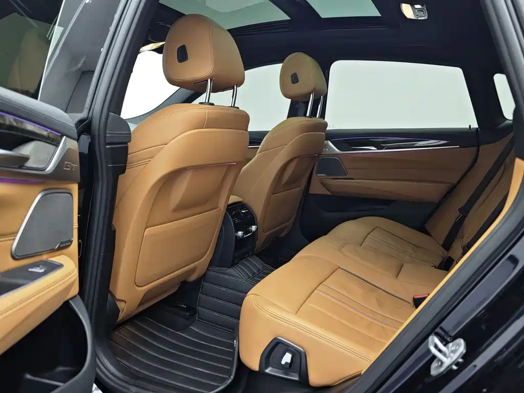 BMW 6 Series GT 2024 — фото 14