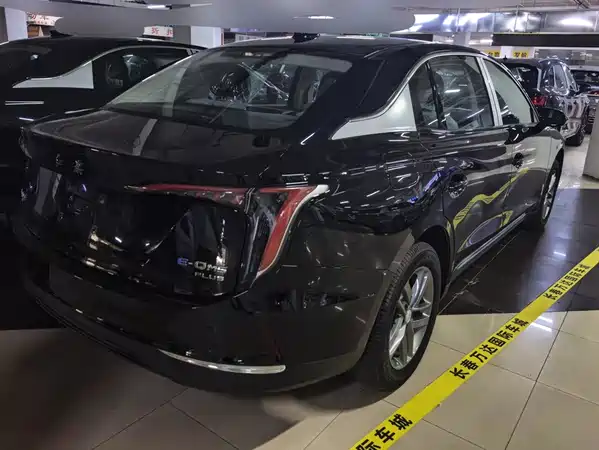 Hongqi E-QM5 2026
