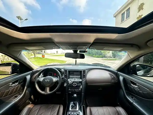 Infiniti FX 2011