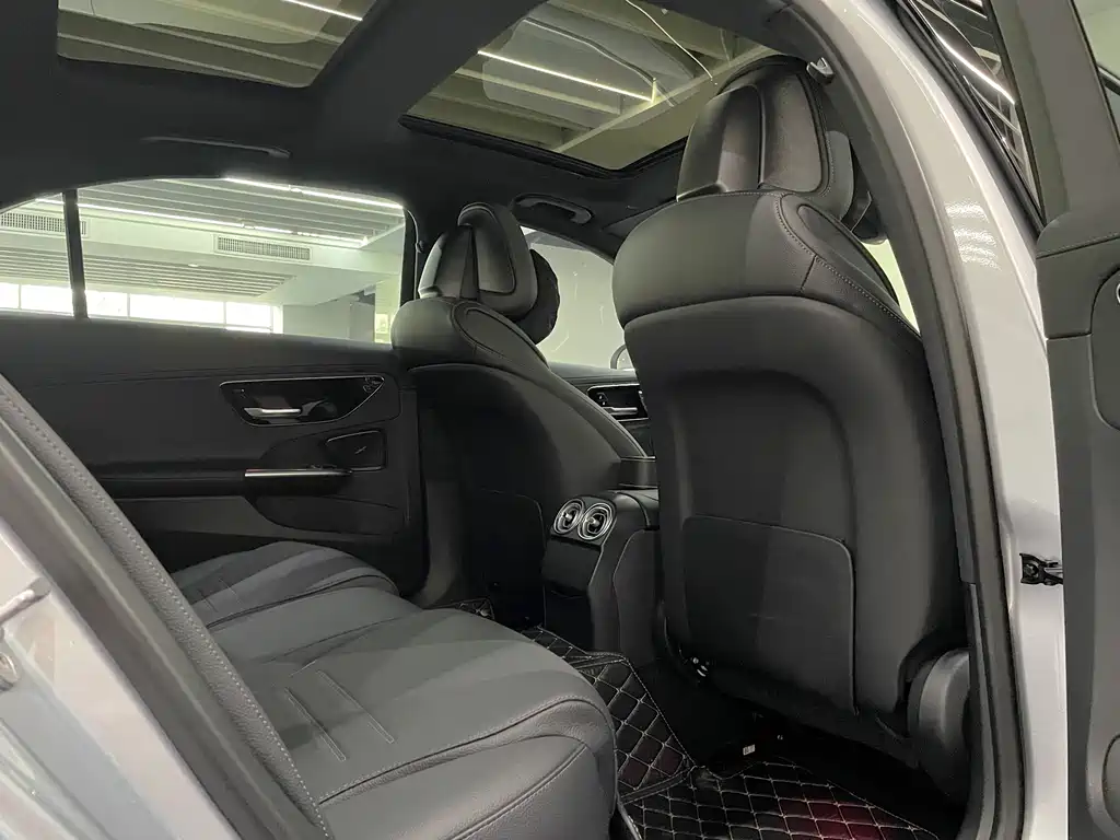 Mercedes-Benz C-Class 2023 — фото 14