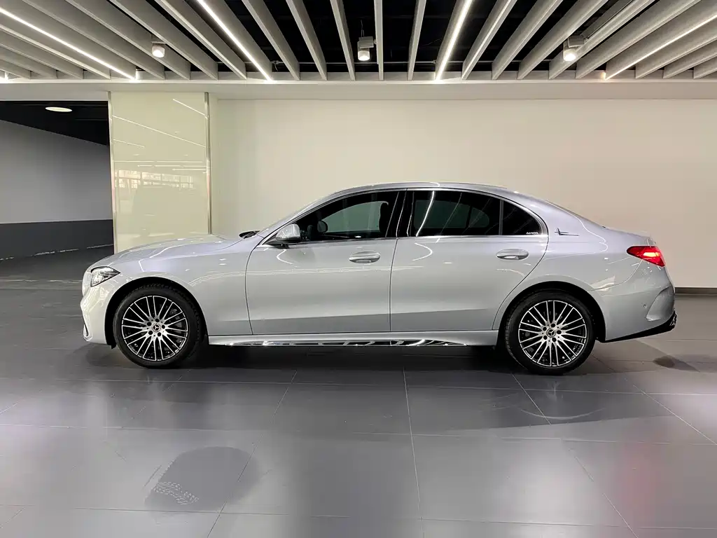 Mercedes-Benz C-Class 2023 — фото 7