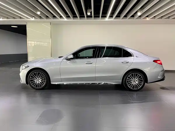 Mercedes-Benz C-Class 2024