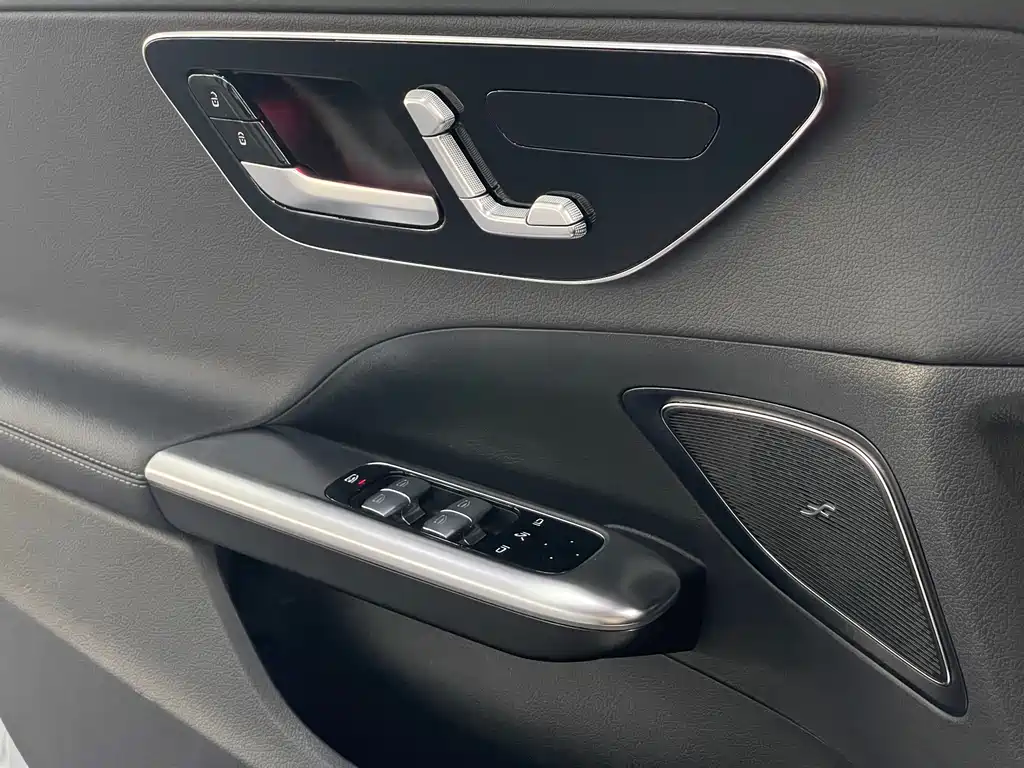 Mercedes-Benz C-Class 2023 — фото 22