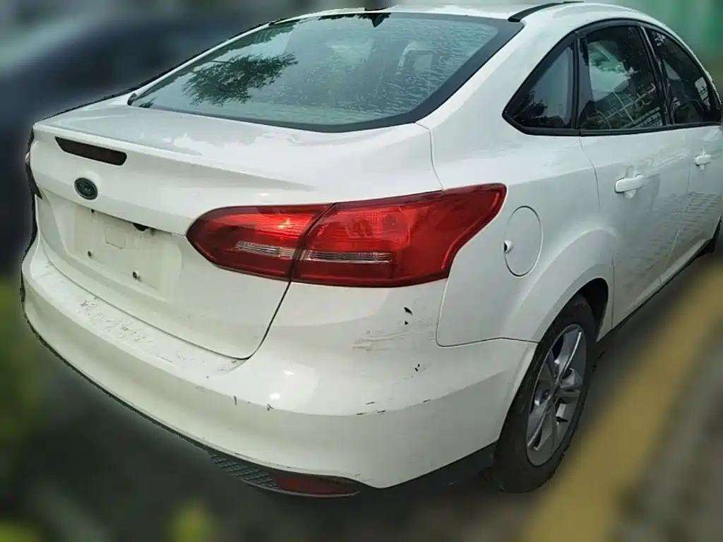 Ford Focus 2016 — фото 12