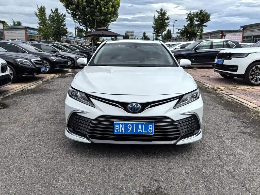 Toyota Camry 2021 — фото 2