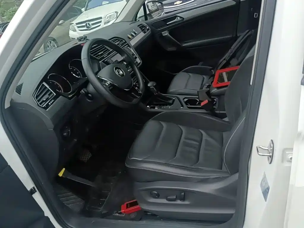 Volkswagen Tiguan L 2017 — фото 15