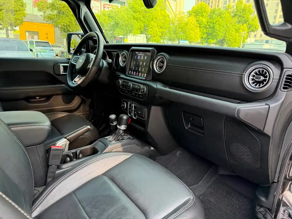 Jeep Wrangler 2020 — фото 14