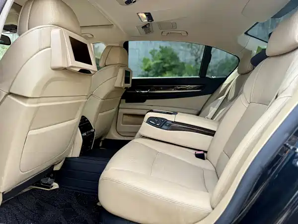 BMW 7 Series 2009