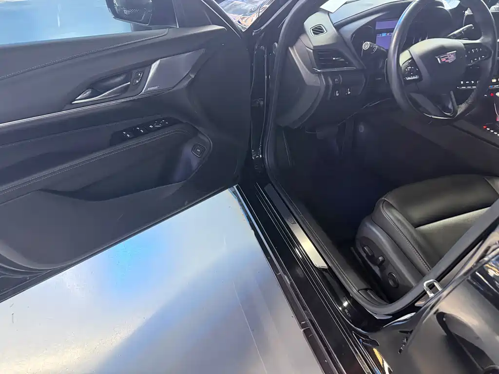 Cadillac CT4 2022 — фото 12