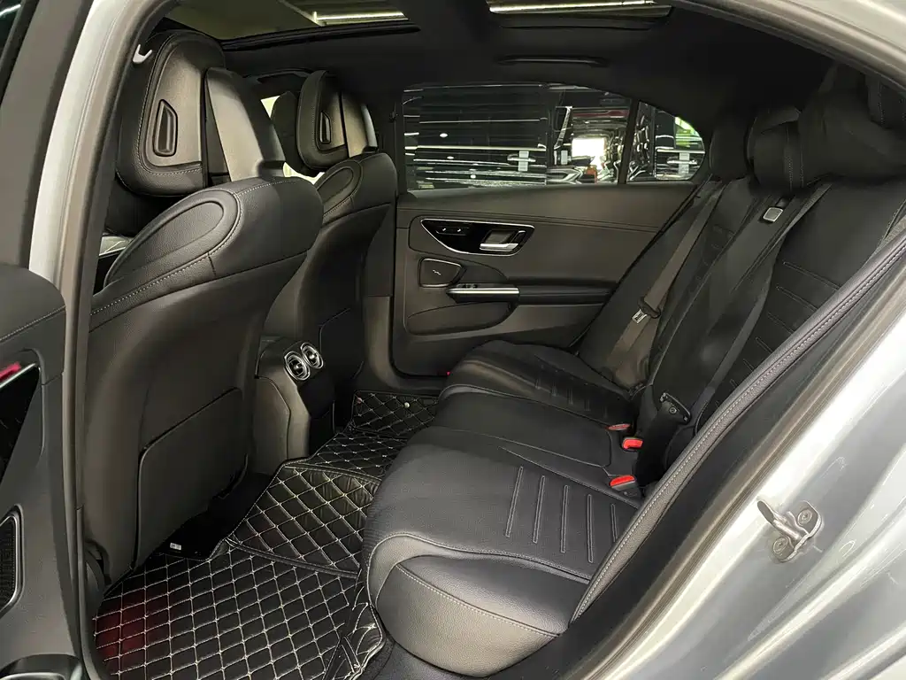 Mercedes-Benz C-Class 2023 — фото 15