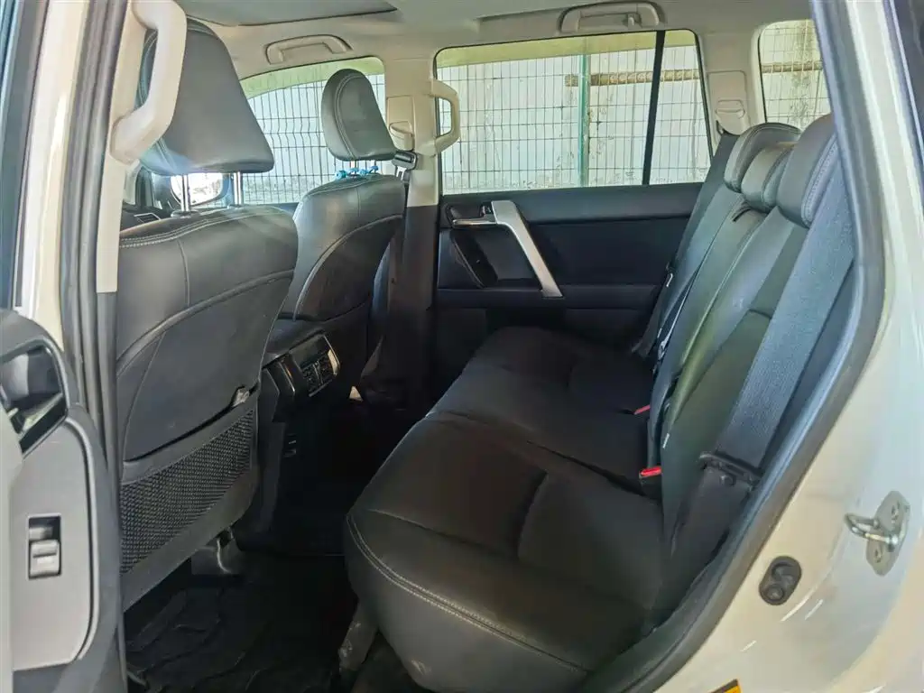 Toyota Prado 2016 — фото 14